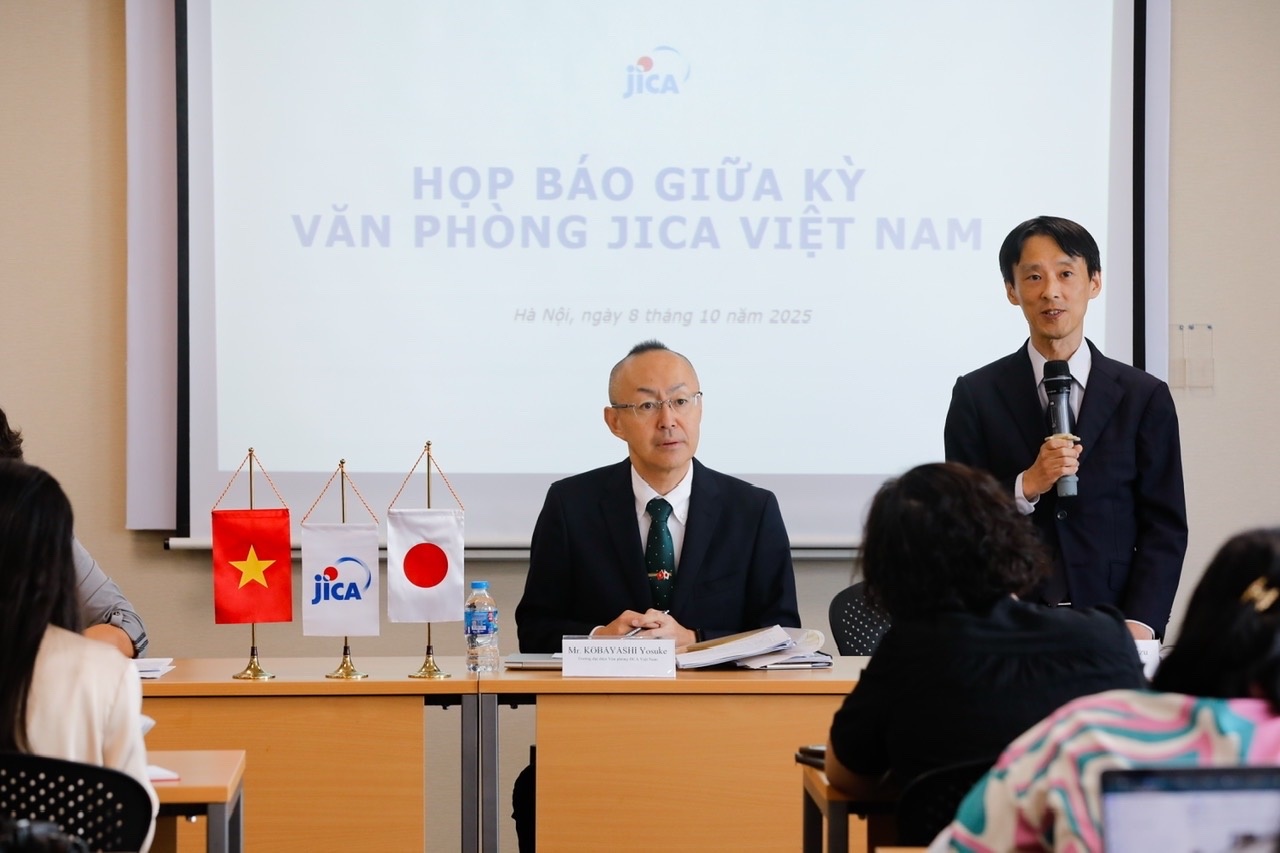 Đại diện JICA trả lời trong phần hỏi đáp Đại diện JICA trả lời trong phần hỏi đáp