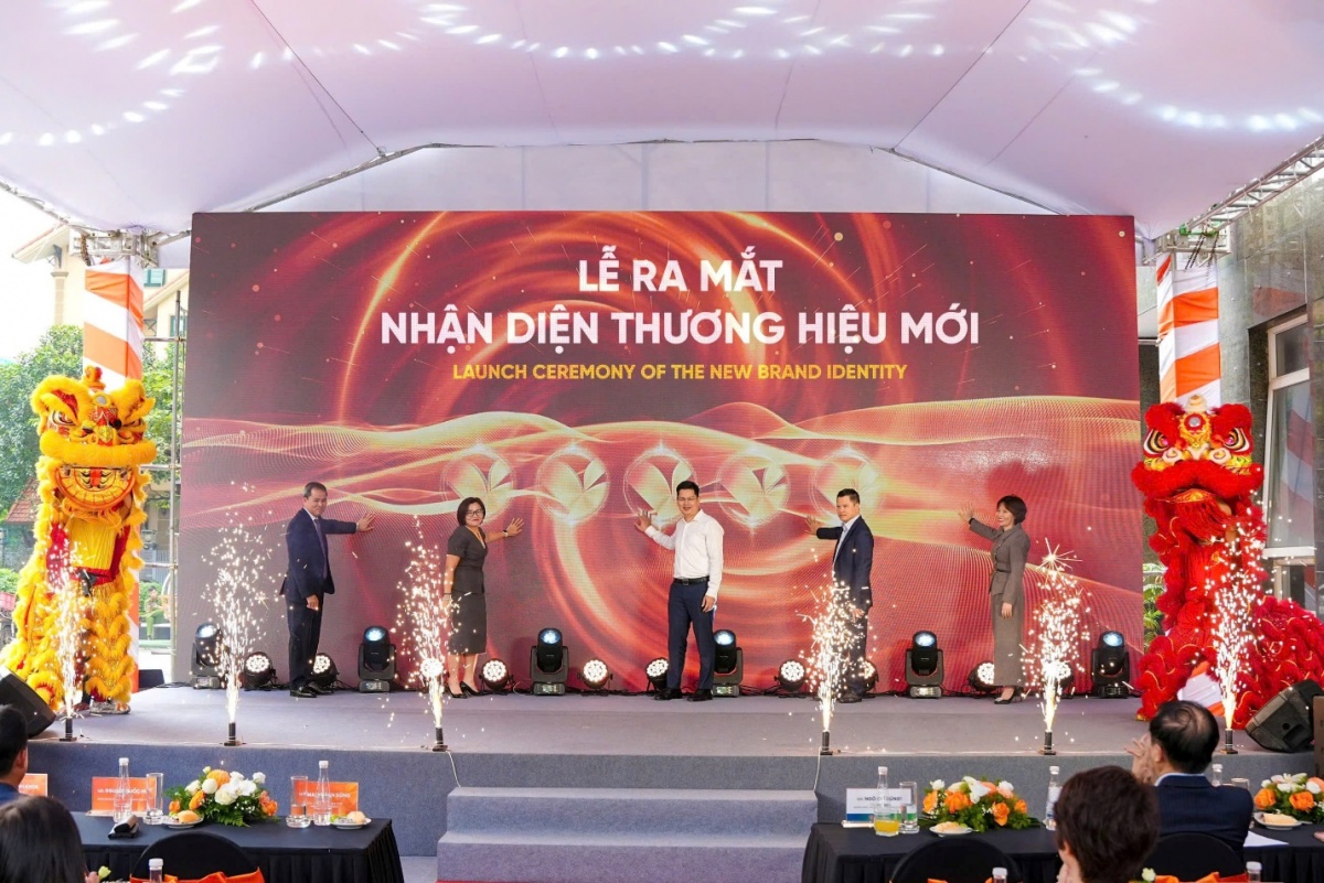 Đại diện lãnh đạo Cục Quản lý Giám sát TCTD, lãnh đạo VPBank và GPBank tại buổi lễ công bố nhận diện thương hiệu mới của GPBank