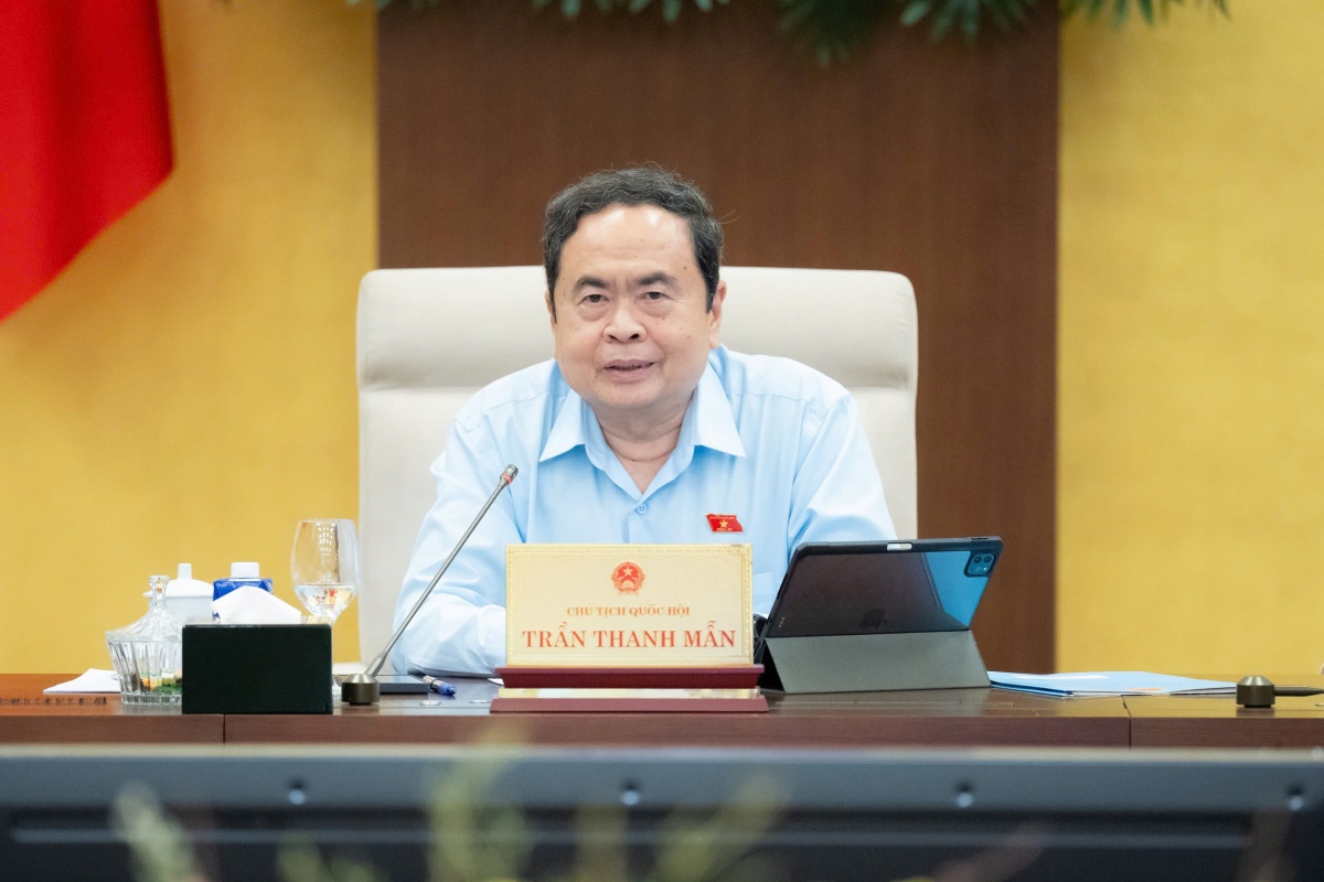 Hoàn thiện thể chế báo chí trong kỷ nguyên số: Hướng tới nền báo chí chuyên nghiệp, nhân văn và hiện đại Hoàn thiện thể chế báo chí trong kỷ nguyên số: Hướng tới nền báo chí chuyên nghiệp, nhân văn và hiện đại