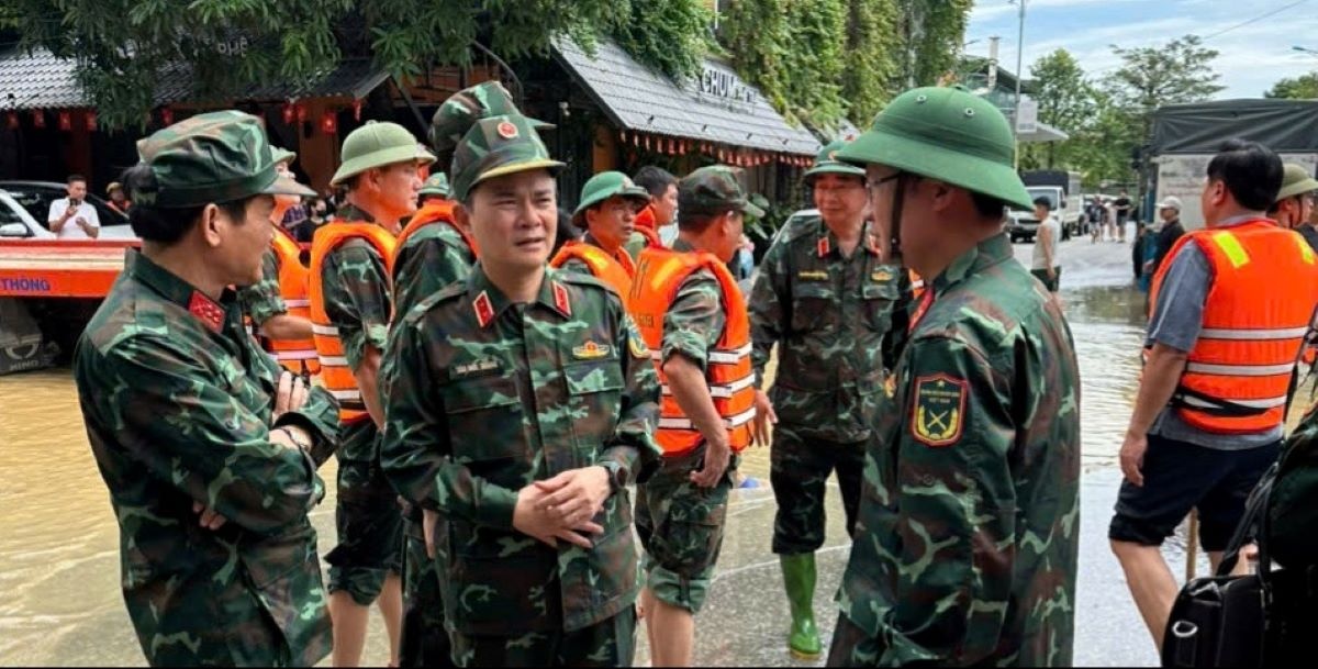 Viettel đảm bảo mạng lưới bằng xe cơ động, điện thoại vệ tinh và chính sách 20.000 đồng Viettel đảm bảo mạng lưới bằng xe cơ động, điện thoại vệ tinh và chính sách 20.000 đồng