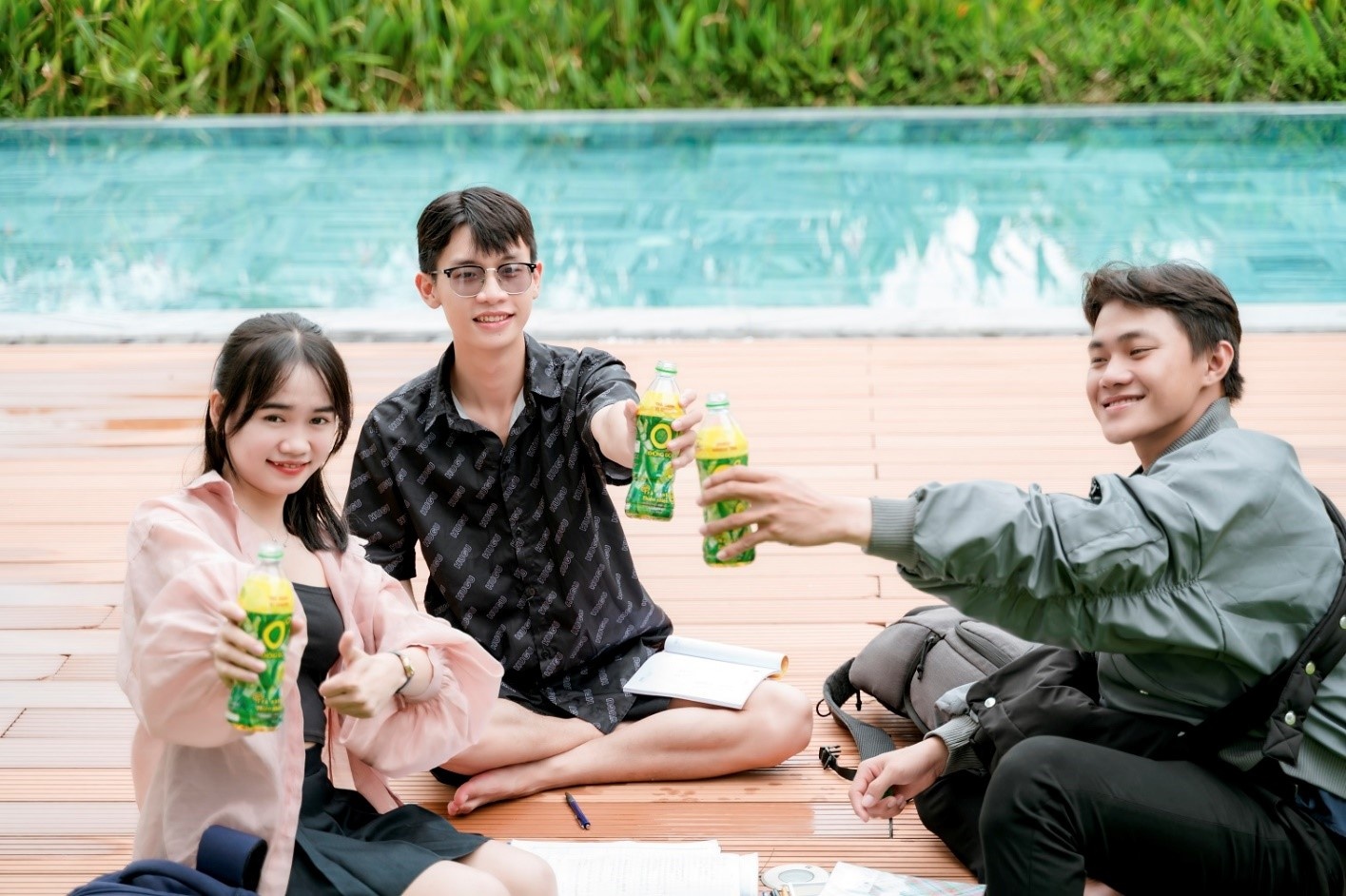 Trà Xanh Không Độ được nhiều sinh viên yêu thích và sử dụng mỗi ngày, thức uống này như một người bạn đồng hành tin cậy giúp giảm stress trong hành trình thích nghi với cuộc sống mới để trưởng thành của tân sinh viên.