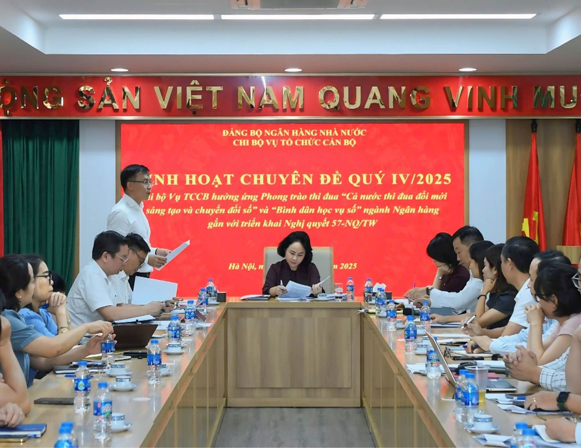 Toàn cảnh buổi sinh hoạt chuyên đề Quý IV/2025 của Chi bộ Vụ Tổ chức cán bộ (NHNN)