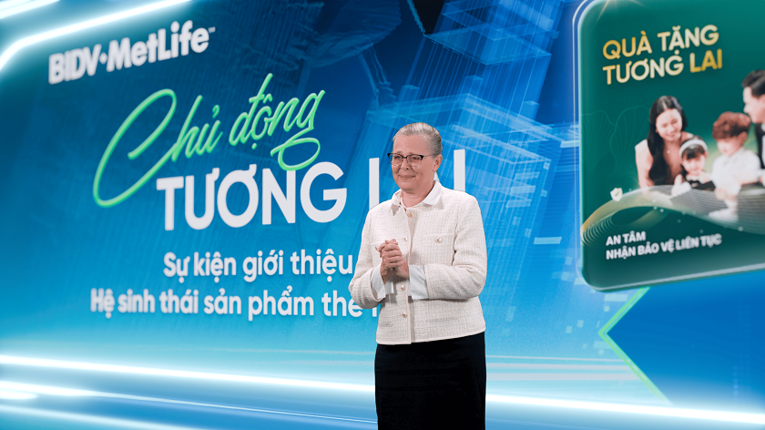 Ảnh 3 - Bà Elena Butarova - CEO BIDV MetLife chia sẻ tại sự kiện Chủ Động Tương Lai
