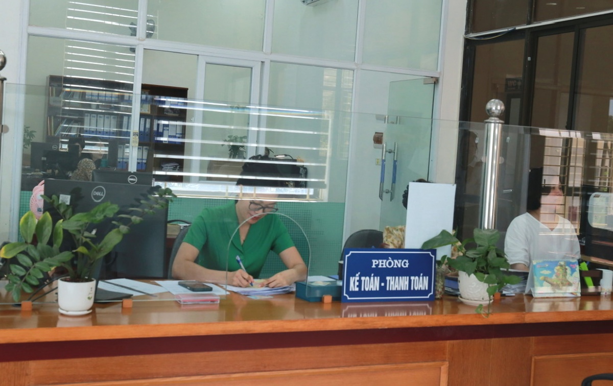 Cán bộ, công chức NHNN Khu vực 12 luôn sẵn sàng ứng phó với bão lũ