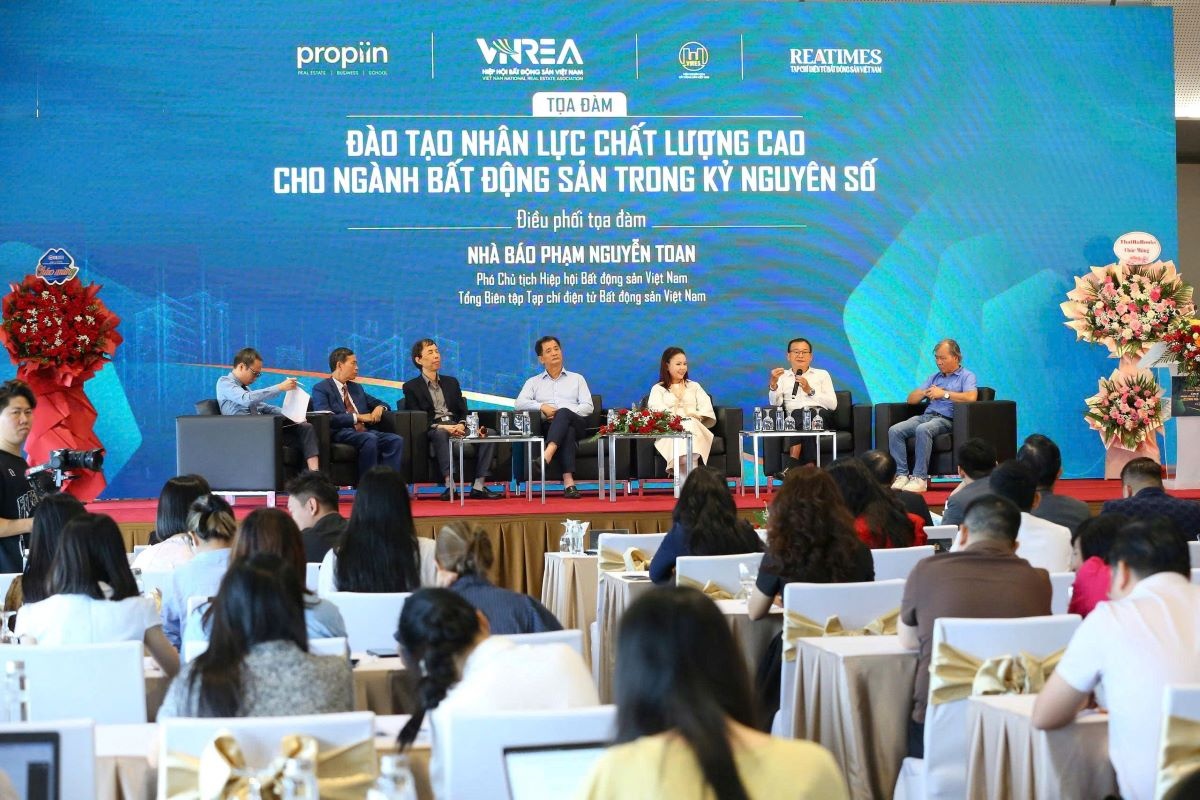 Quang cảnh tọa đàm