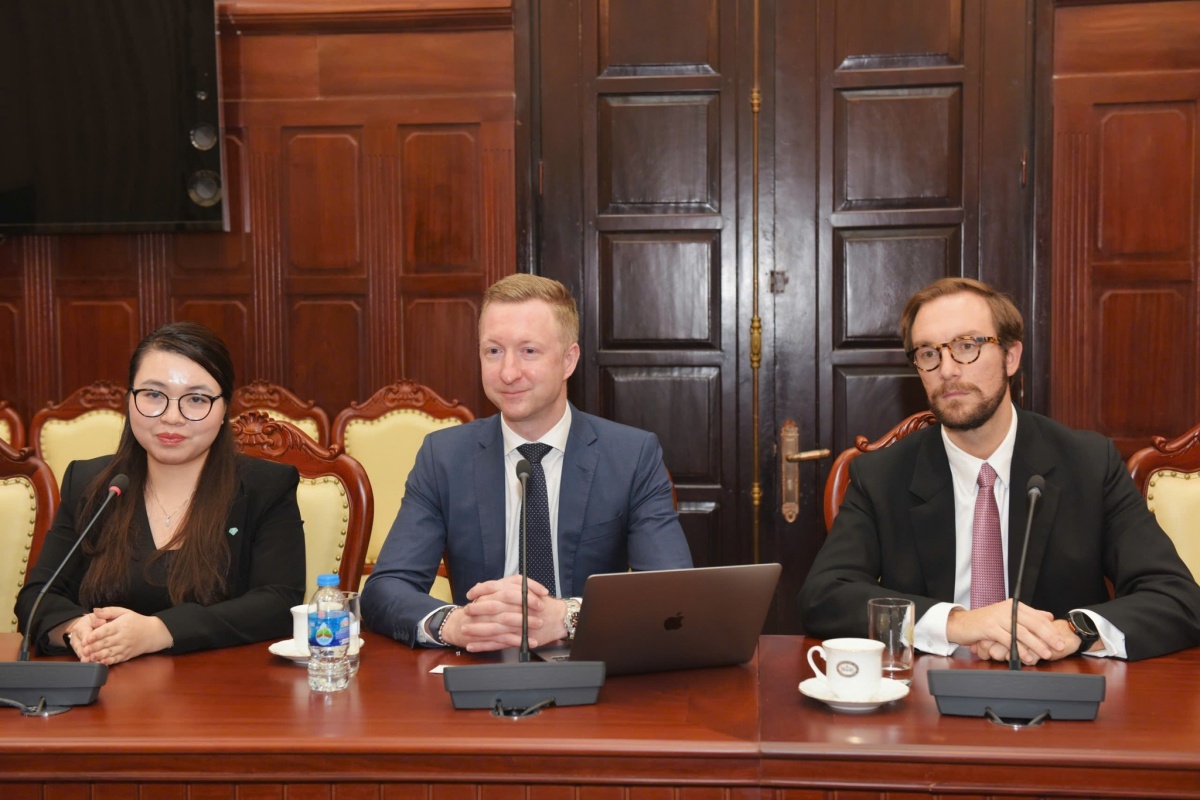 Phó Thống đốc Phạm Tiến Dũng tiếp Tập đoàn Công nghệ tài chính Tether