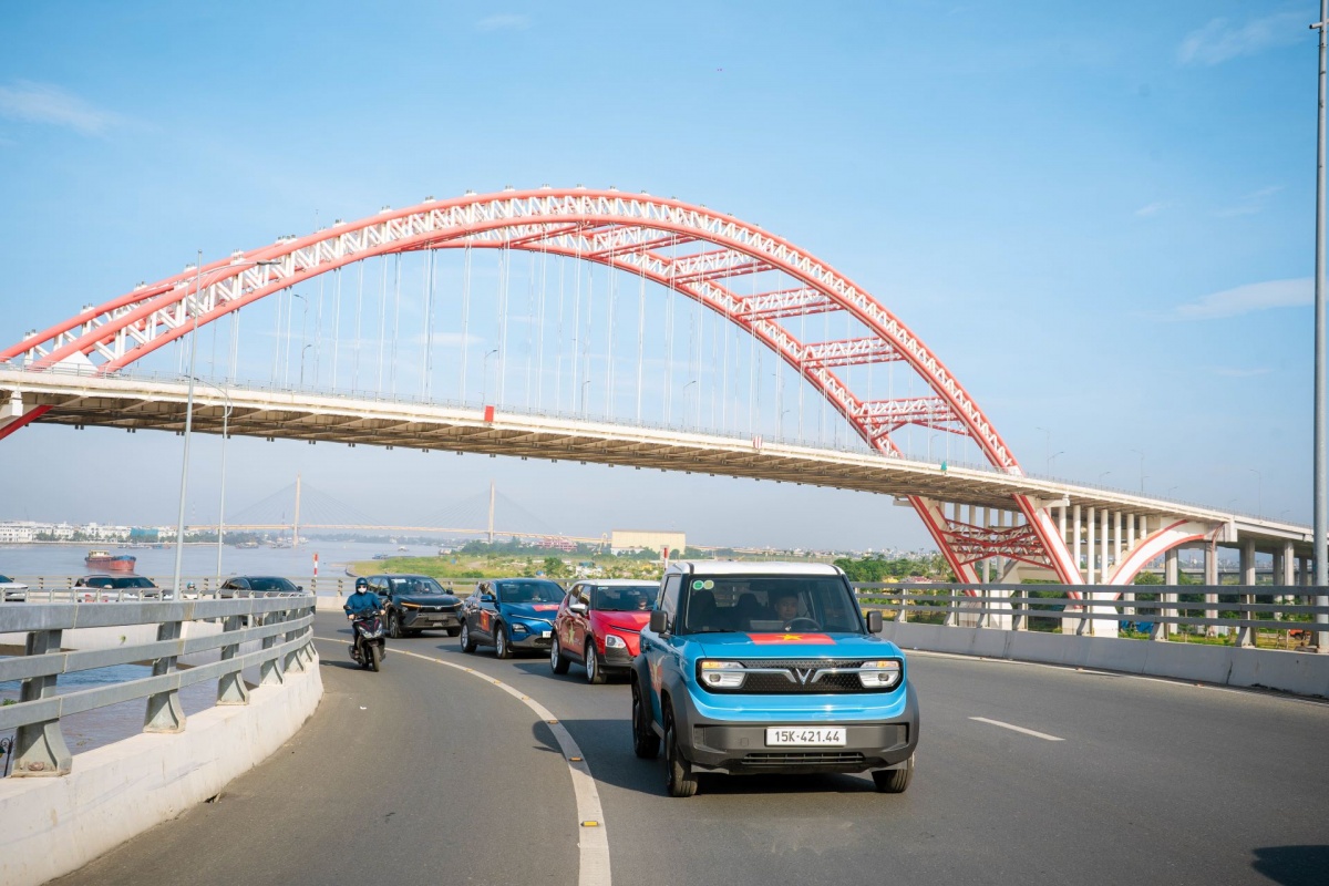 Dải ô tô điện VinFast gây chú ý trên đường phố Hải Phòng. Dải ô tô điện VinFast gây chú ý trên đường phố Hải Phòng.