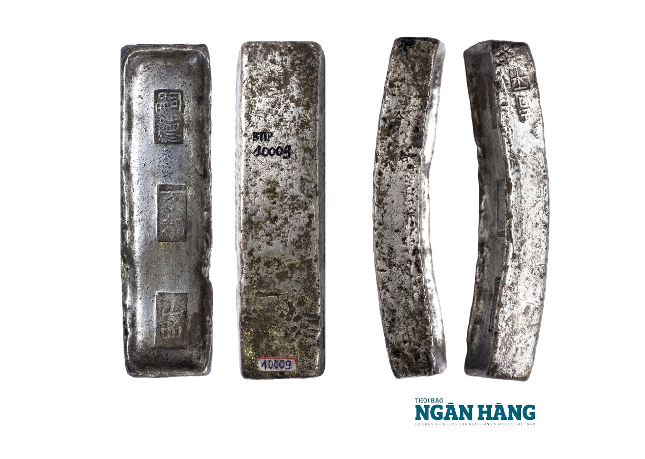 Tiền đời vua Nguyễn Dực Tông (1848 - 1883) Kỳ IIV - Thoi bạc 10 lạng Tiền đời vua Nguyễn Dực Tông (1848 - 1883) Kỳ IIV - Thoi bạc 10 lạng