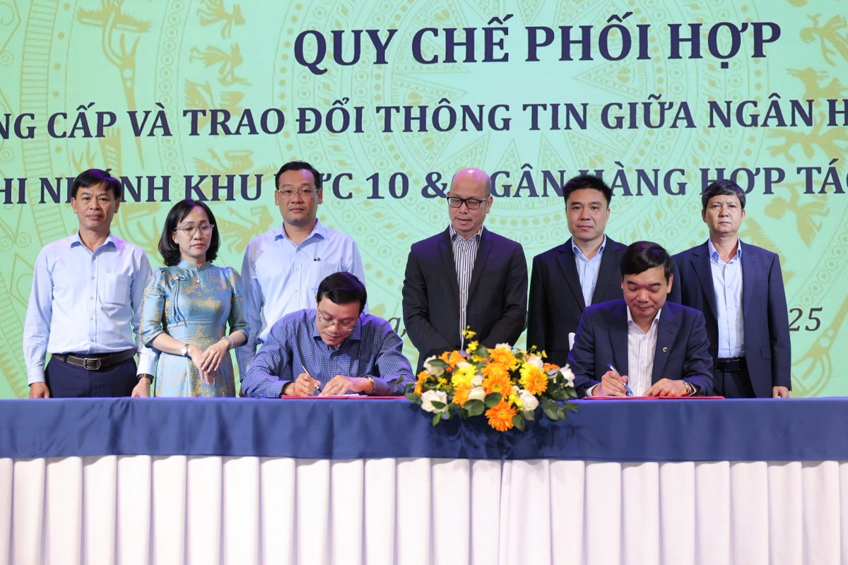 Lễ ký kết quy chế phối hợp cung cấp và trao đổi thông tin giữa NHNN khu vực 10 và Ngân hàng Hợp tác xã Việt Nam.