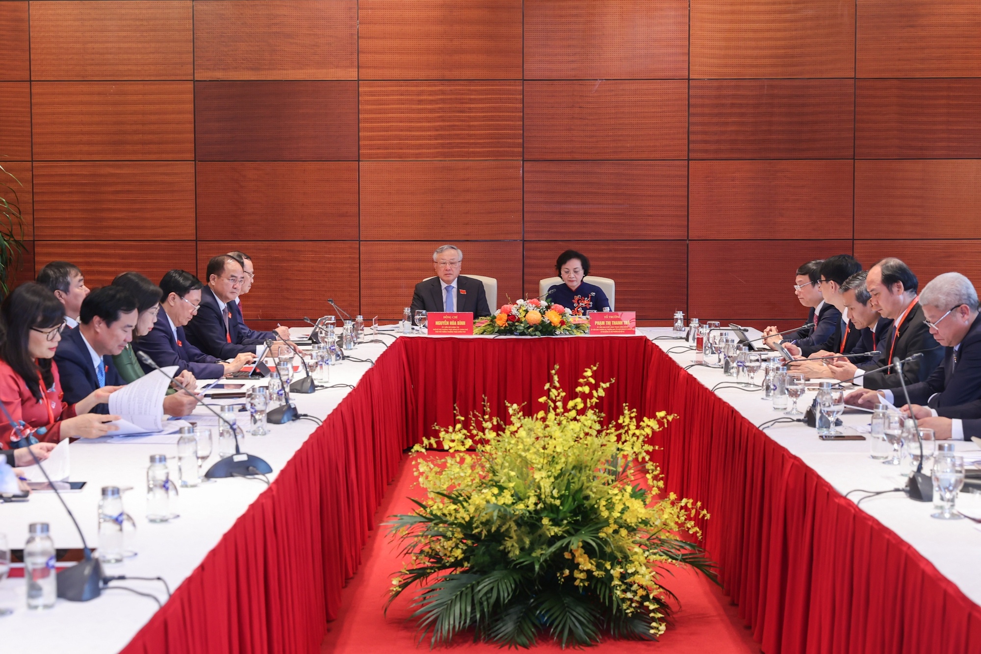 Trong phiên làm việc chiều 12/10, Đại hội đã tổ chức 15 tổ thảo luận để thảo luận về các văn kiện Đại hội và dự thảo các văn kiện trình Đại hội XIV của Đảng - Ảnh: VGP/Nhật Bắc