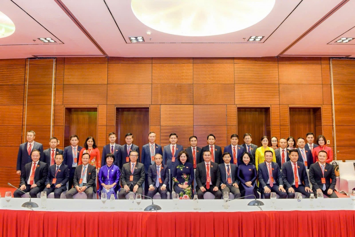 Thủ tướng Phạm Minh Chính thăm gian triển lãm ngành Ngân hàng chào mừng Đại hội Đại biểu Đảng bộ Chính phủ lần thứ nhất