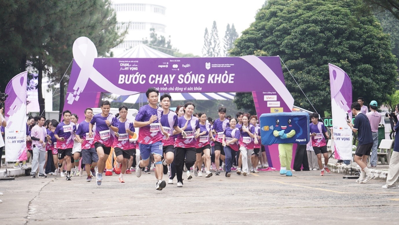 Sinh viên ĐH Ngân Hàng tham gia chương trình _Bước Chạy Sống Khoẻ Sinh viên ĐH Ngân Hàng tham gia chương trình _Bước Chạy Sống Khoẻ