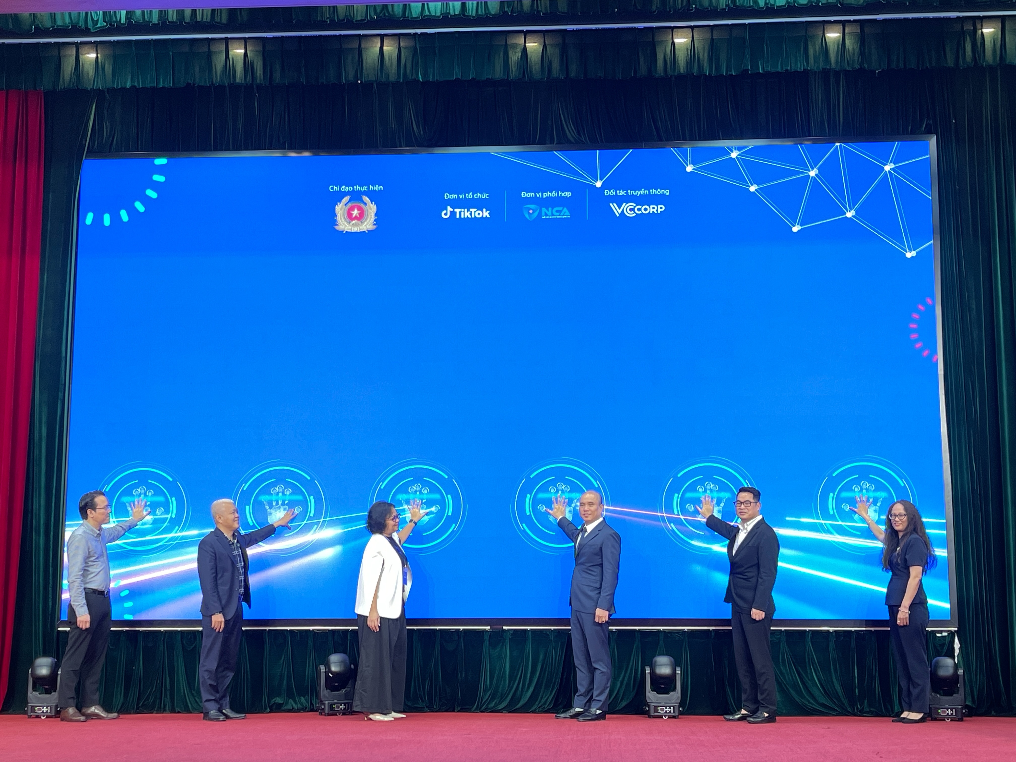 Khởi động chiến dịch “Chống lừa đảo trực tuyến 2025 – Chậm mà chắc” Khởi động chiến dịch “Chống lừa đảo trực tuyến 2025 – Chậm mà chắc”