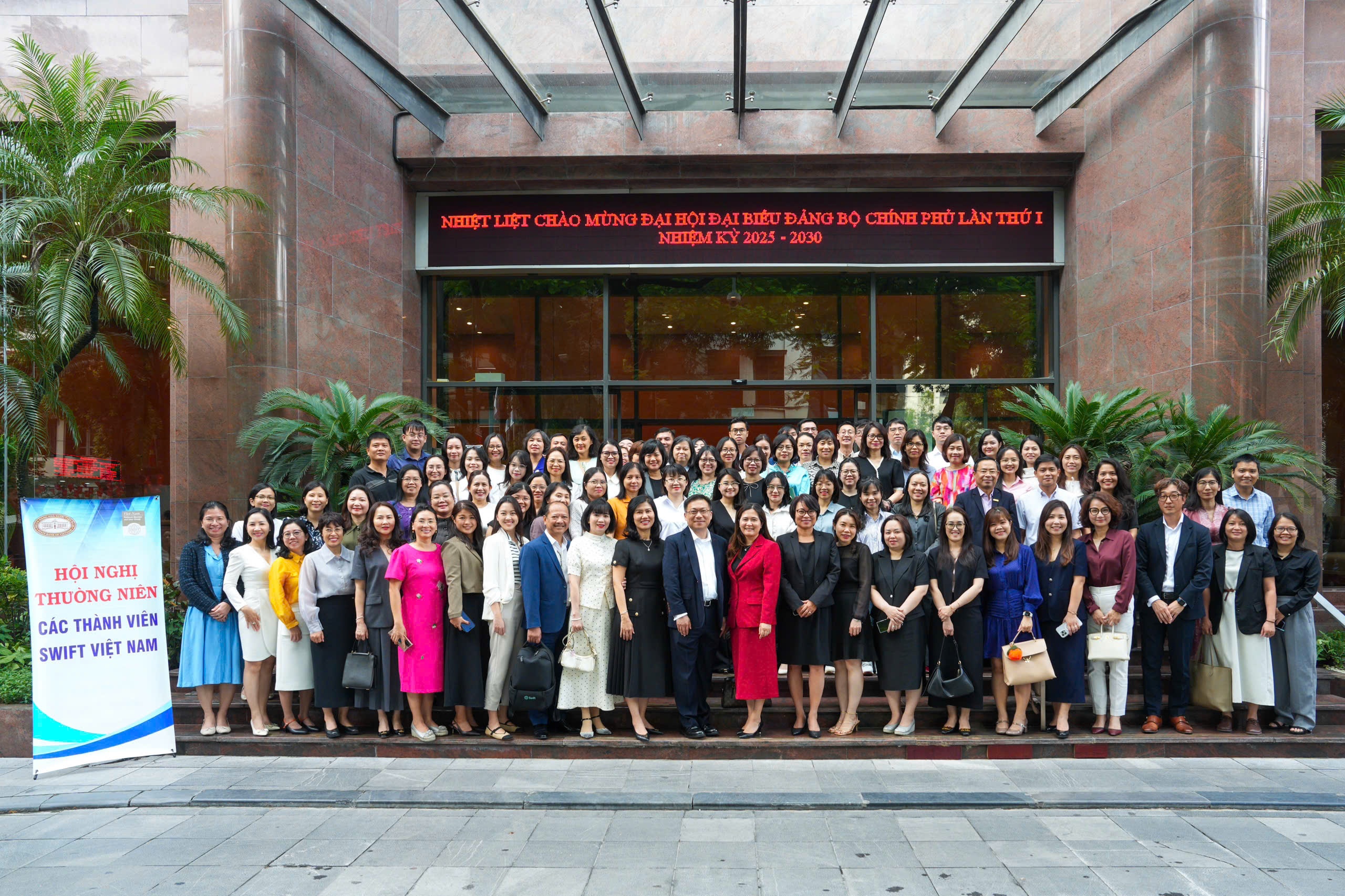 Hội nghị thường niên các thành viên SWIFT Việt Nam năm 2025: Tăng tuân thủ, nâng cao chất lượng thanh toán và kết nối quốc tế Hội nghị thường niên các thành viên SWIFT Việt Nam năm 2025: Tăng tuân thủ, nâng cao chất lượng thanh toán và kết nối quốc tế