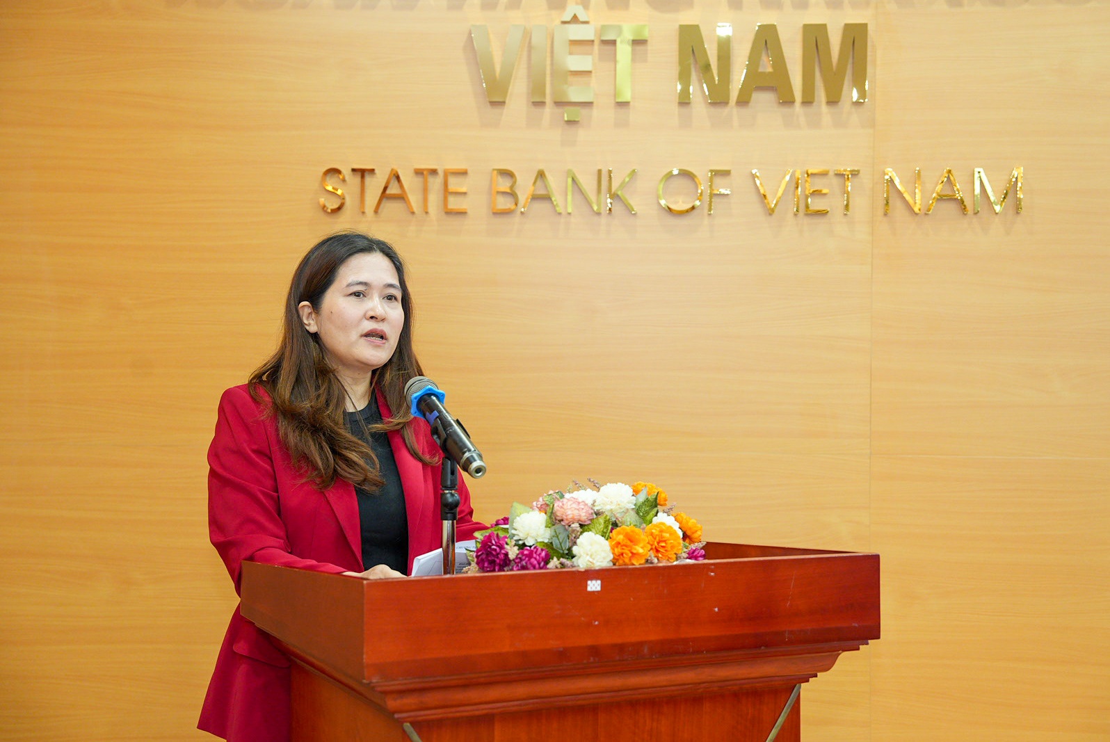 Bà Trịnh Thị Hồng Lê – Phó Cục trưởng Cục Quản lý Ngoại hối, Chủ tịch Ủy ban SWIFT Việt Nam (VietSWIFT) phát biểu khai mạc Bà Trịnh Thị Hồng Lê – Phó Cục trưởng Cục Quản lý Ngoại hối, Chủ tịch Ủy ban SWIFT Việt Nam (VietSWIFT) phát biểu khai mạc