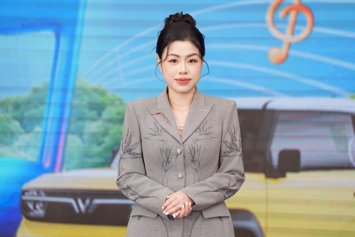 Bà Dương Thị Thu Trang, Phó Tổng Giám đốc Kinh doanh - Marketing VinFast toàn cầu, tại lễ trao giải cuộc thi sáng tác ca khúc “VinFast – Khát vọng vì Việt Nam xanh và Hùng Cường”. Bà Dương Thị Thu Trang, Phó Tổng Giám đốc Kinh doanh - Marketing VinFast toàn cầu, tại lễ trao giải cuộc thi sáng tác ca khúc “VinFast – Khát vọng vì Việt Nam xanh và Hùng Cường”.