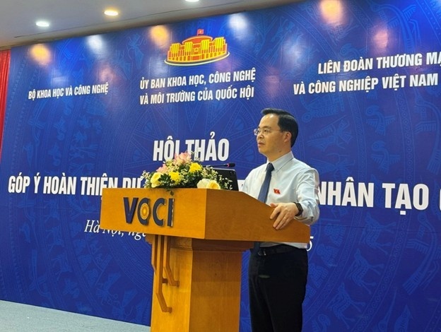 Ông Trần Văn Khải - Phó chủ nhiệm Ủy ban Khoa học, Công nghệ và Môi trường của Quốc hội - phát biểu tại hội thảo góp ý dự thảo Luật AI