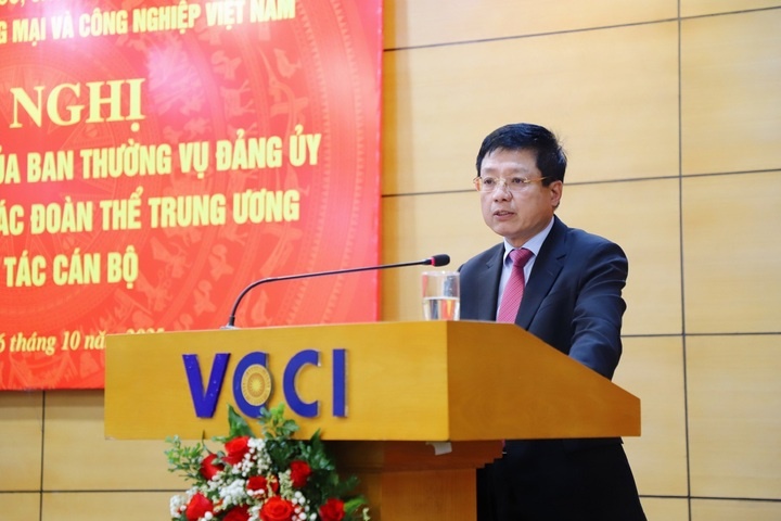 Tân Bí thư Đảng ủy VCCI Hồ Sỹ Hùng phát biểu nhận nhiệm vụ.