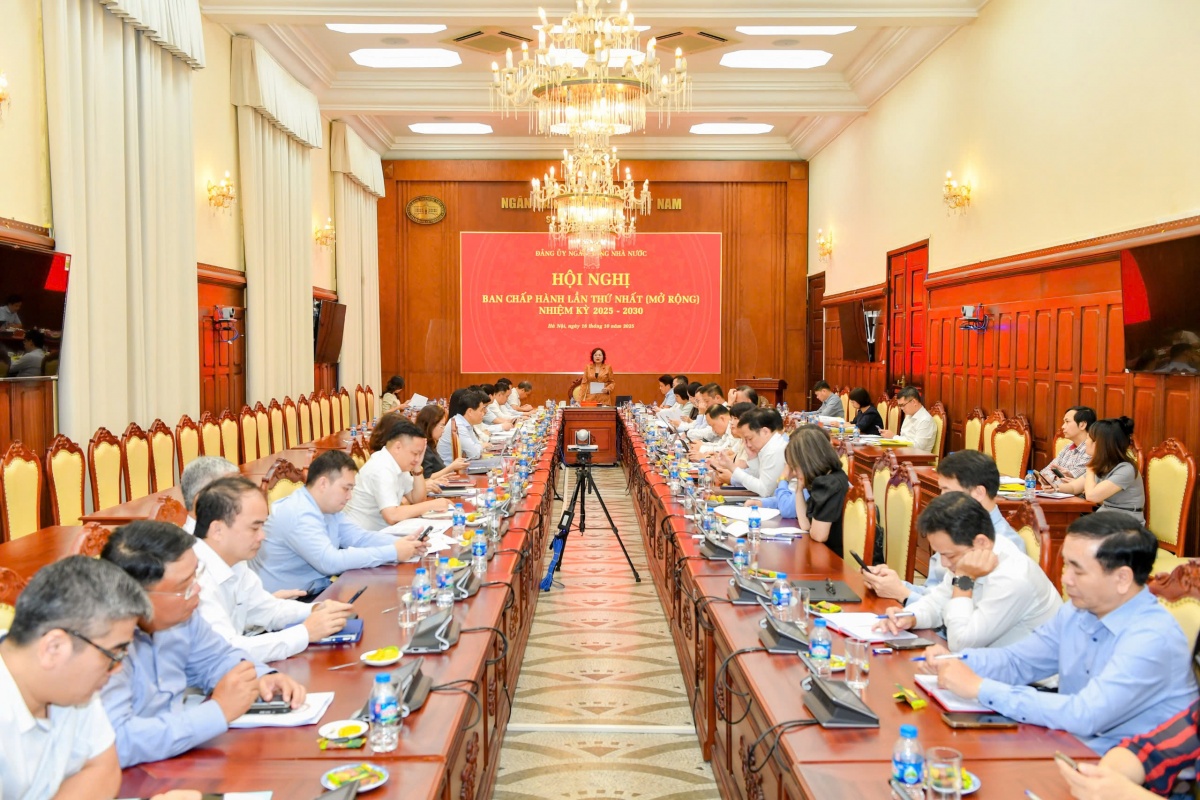 Đảng ủy NHNN đã lãnh đạo, chỉ đạo hoàn thành tốt nhiệm vụ chính trị trên mọi mặt Đảng ủy NHNN đã lãnh đạo, chỉ đạo hoàn thành tốt nhiệm vụ chính trị trên mọi mặt