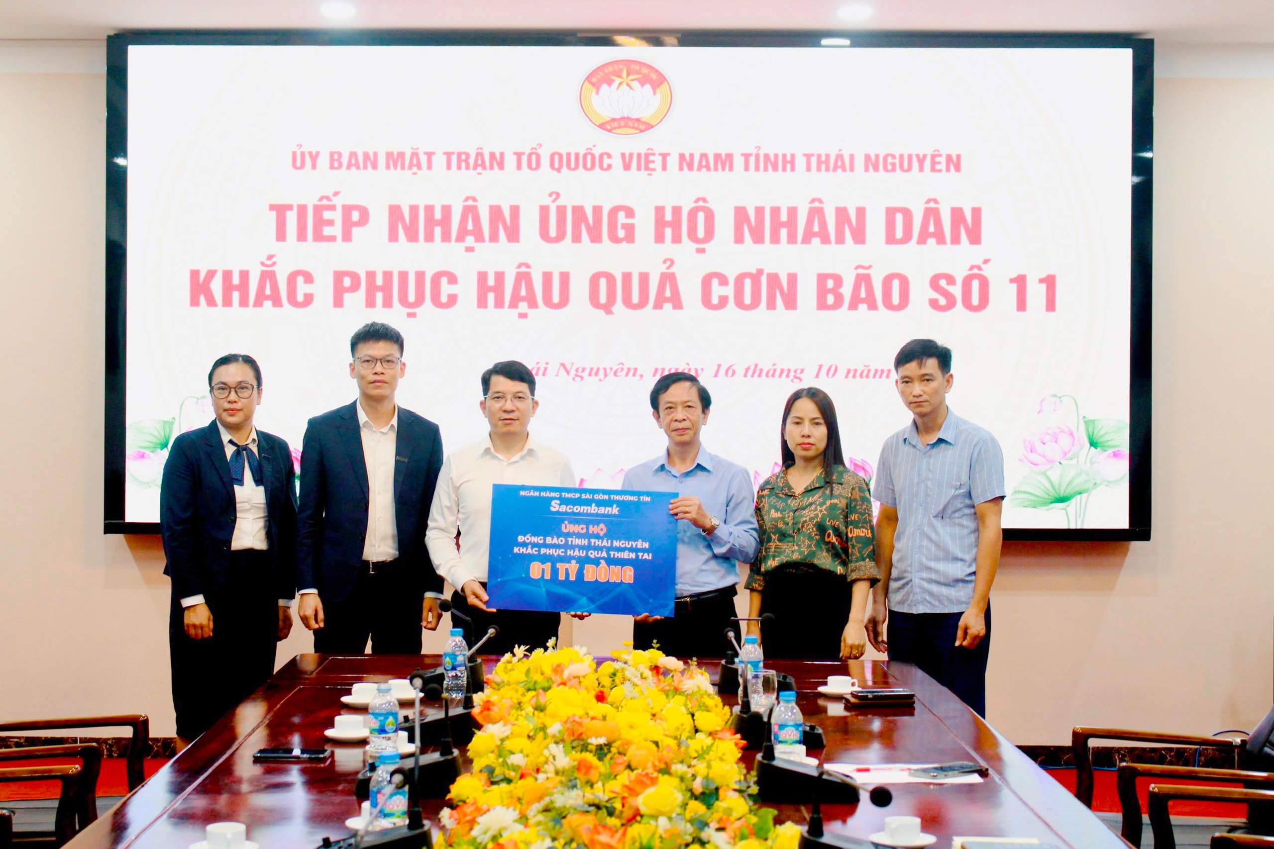 Sacombank chung tay cùng tỉnh Thái Nguyên khắc phục hậu quả lũ lụt