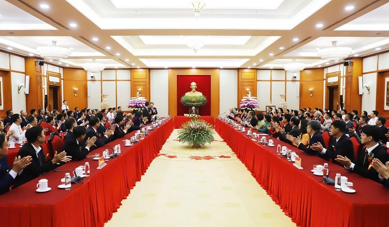 Tổng Bí thư Tô Lâm đã có buổi gặp mặt thân mật với 95 Nông dân Việt Nam xuất sắc, Nhà khoa học của nhà nông nhân dịp Kỷ niệm 95 năm Ngày thành lập Hội Nông dân Việt Nam Tổng Bí thư Tô Lâm đã có buổi gặp mặt thân mật với 95 Nông dân Việt Nam xuất sắc, Nhà khoa học của nhà nông nhân dịp Kỷ niệm 95 năm Ngày thành lập Hội Nông dân Việt Nam