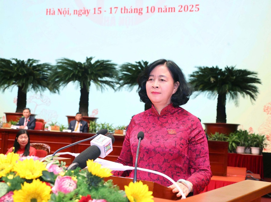 Bí thư Thành ủy Hà Nội Bùi Thị Minh Hoài phát biểu tại phiên bế mạc Đại hội.