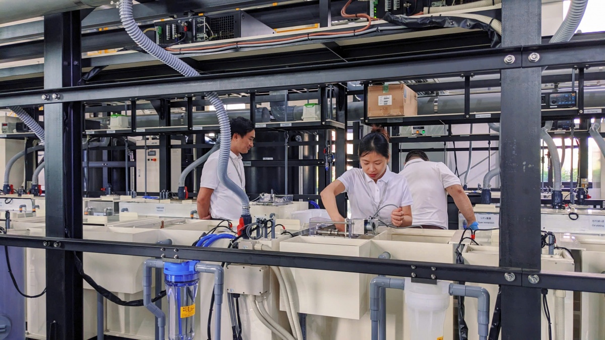 Công ty Onaga đang sản xuất các linh kiện hàng không đòi hỏi độ chính xác cao Công ty Onaga đang sản xuất các linh kiện hàng không đòi hỏi độ chính xác cao