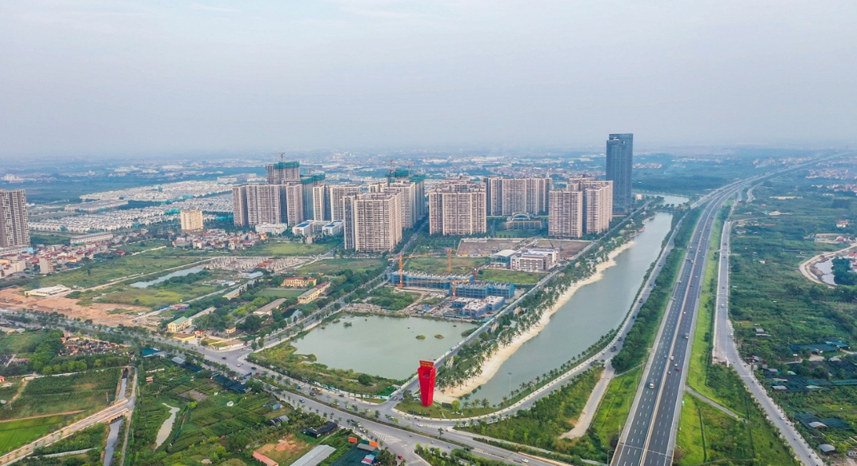 Giữa bối cảnh hàng chục nghìn căn hộ cao cấp ế ẩm, người dân vẫn mòn mỏi tìm một chốn an cư vừa túi tiền