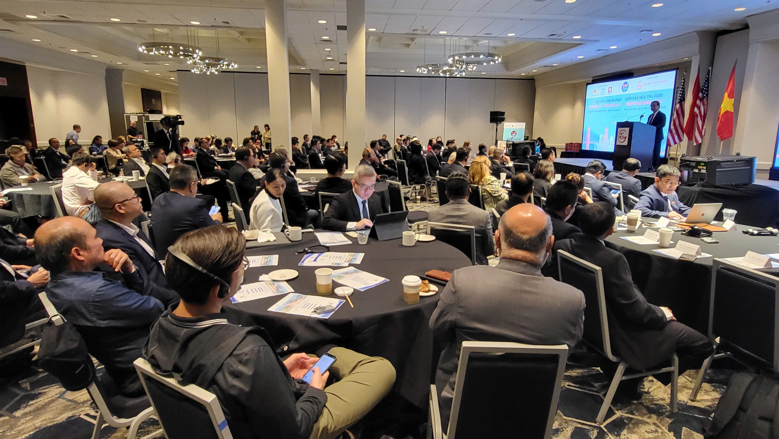 Các nhà đầu tư nên ưu tiên quan hệ đối tác lâu dài, tôn trọng văn hóa địa phương, đầu tư vào con người và hướng tới phát triển bền vững