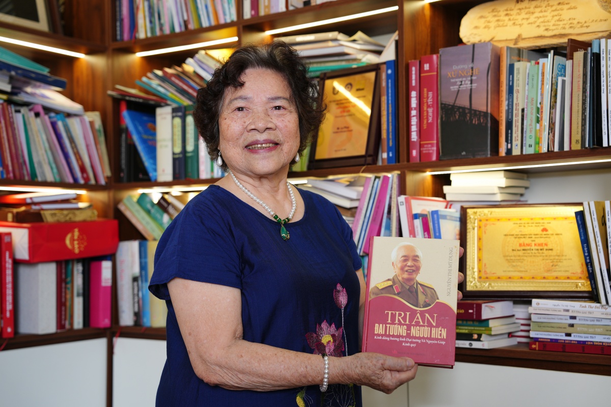 Nhà thơ Nguyễn Thị Mỹ Dung: Hạnh phúc đến từ những điều giản dị nhất Nhà thơ Nguyễn Thị Mỹ Dung: Hạnh phúc đến từ những điều giản dị nhất