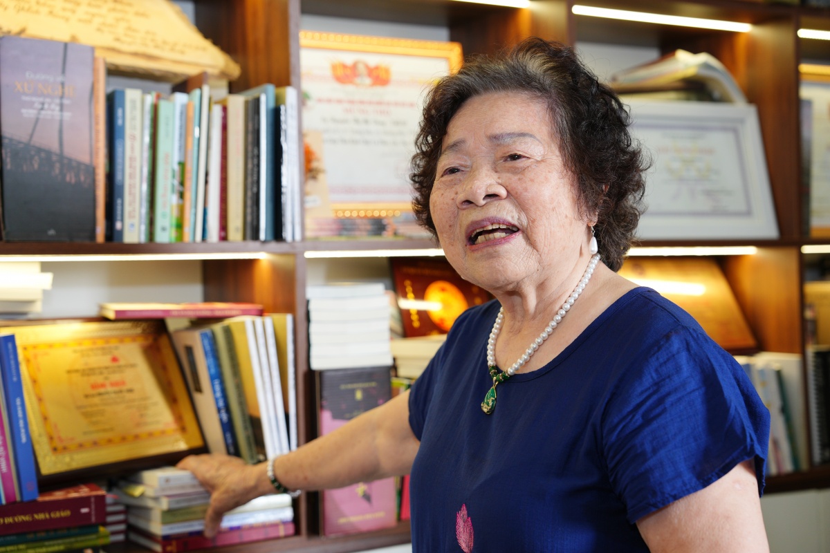 Nhà thơ Nguyễn Thị Mỹ Dung: Hạnh phúc đến từ những điều giản dị nhất Nhà thơ Nguyễn Thị Mỹ Dung: Hạnh phúc đến từ những điều giản dị nhất