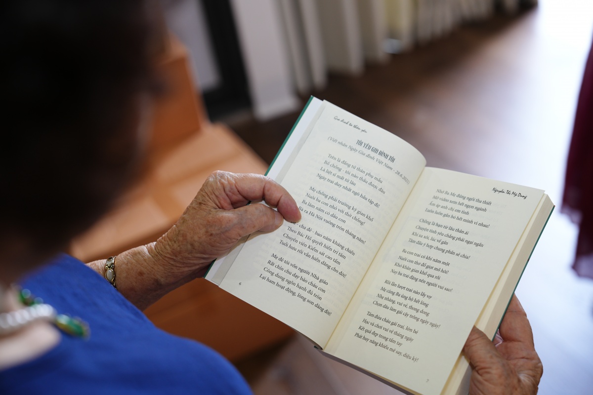 Nhà thơ Nguyễn Thị Mỹ Dung: Hạnh phúc đến từ những điều giản dị nhất Nhà thơ Nguyễn Thị Mỹ Dung: Hạnh phúc đến từ những điều giản dị nhất