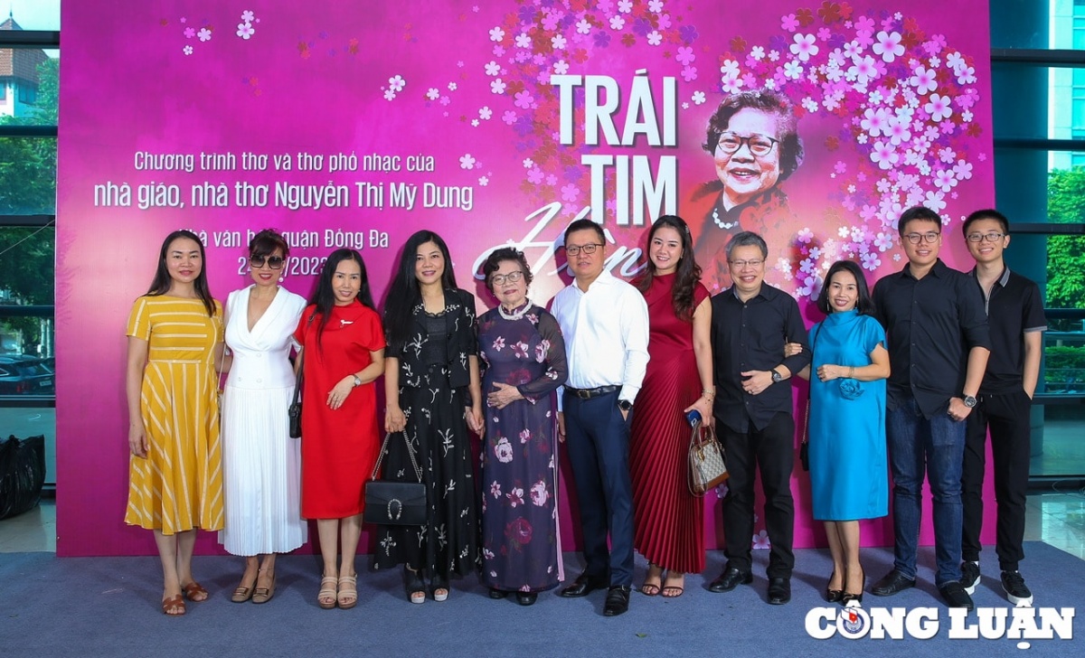 Nhà thơ Nguyễn Thị Mỹ Dung: Hạnh phúc đến từ những điều giản dị nhất Nhà thơ Nguyễn Thị Mỹ Dung: Hạnh phúc đến từ những điều giản dị nhất