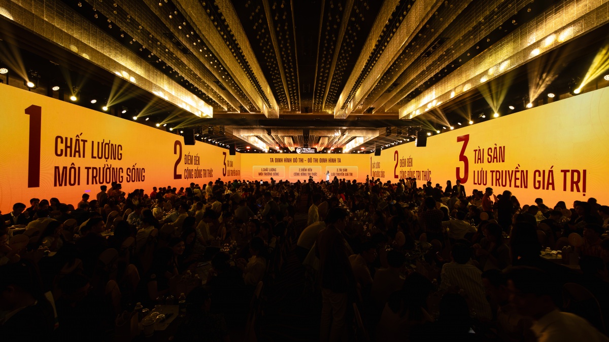 Màn hình LED panorama tạo điểm nhấn thị giác cho không gian lễ mở bán