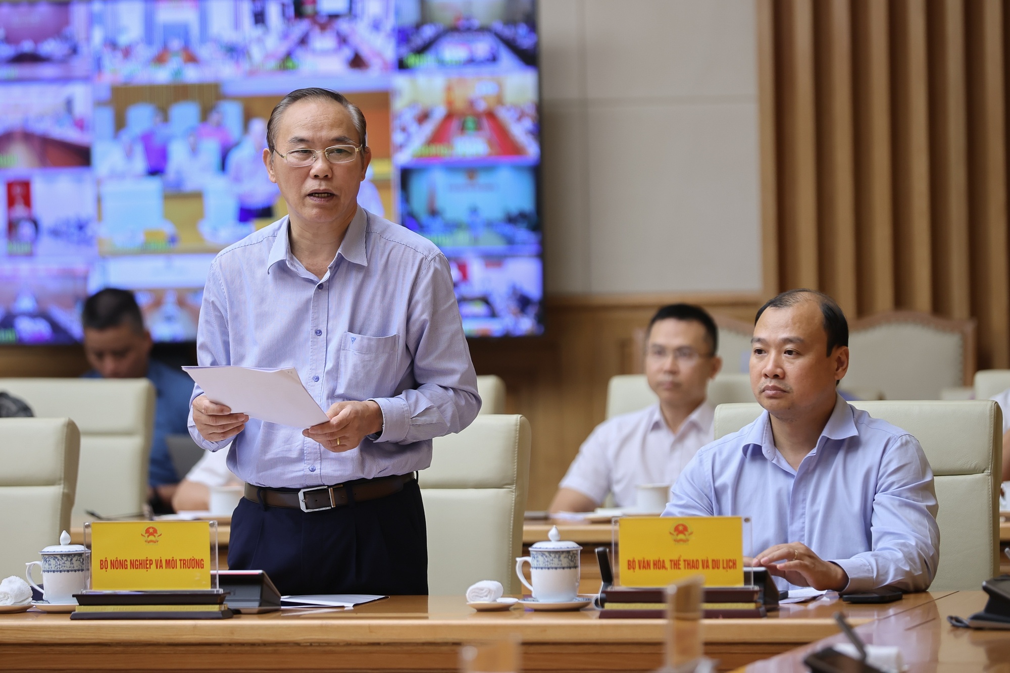 Thứ trưởng Bộ Nông nghiệp và Môi trường Phùng Đức Tiến báo cáo tại cuộc họp - Ảnh: VGP/Nhật Bắc