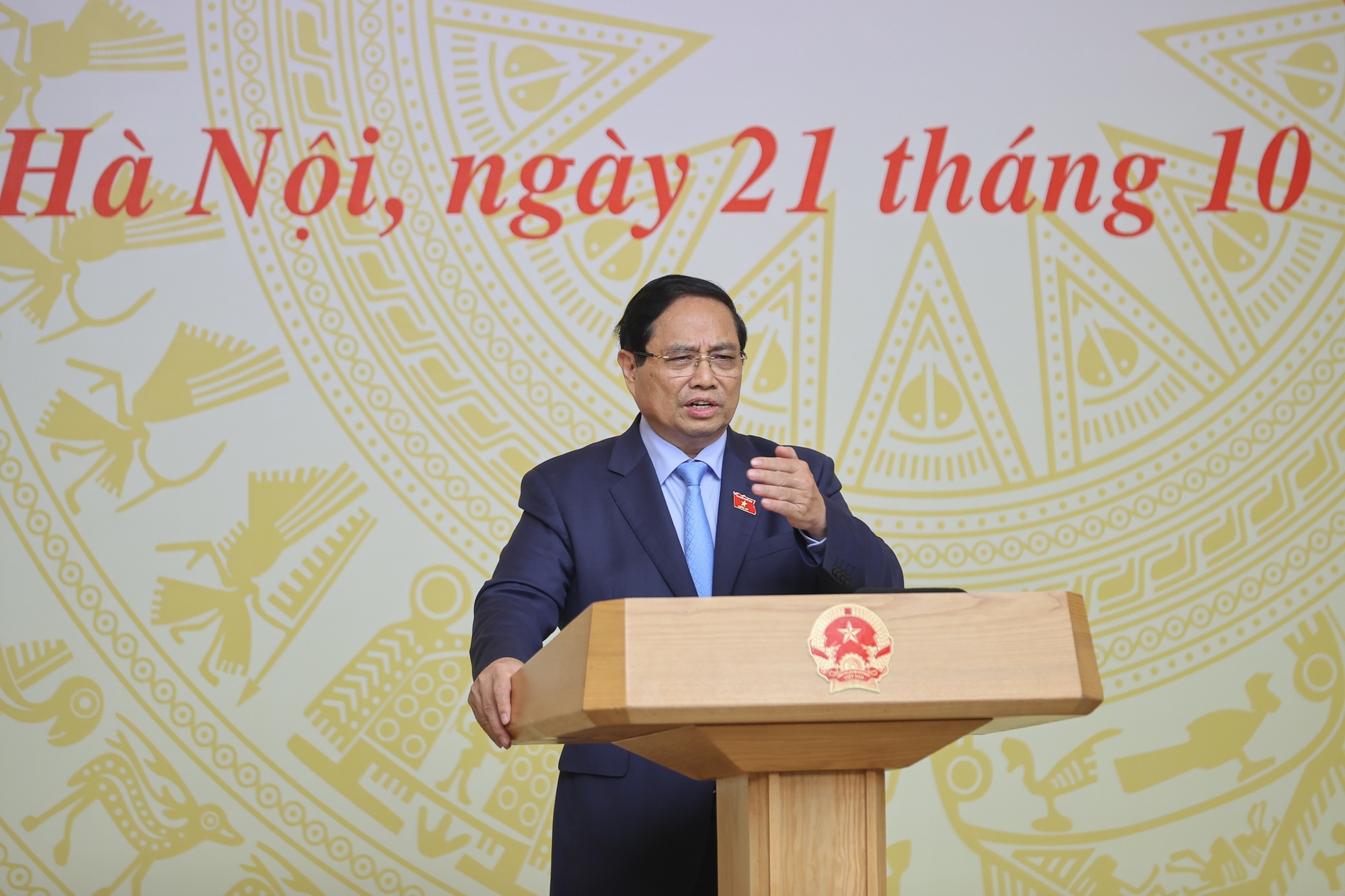 Thủ tướng Chính phủ giao Bộ Công an tập trung điều tra, truy tố, xét xử nghiêm các vụ án IUU, nhất là các đường dây tổ chức đưa tàu cá vượt ranh giới - Ảnh: VGP/Nhật Bắc