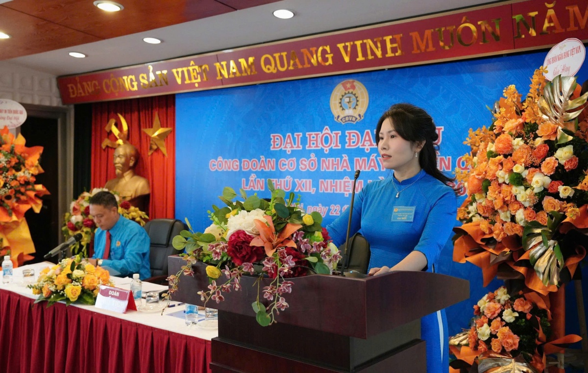 bà Phan Thị Hồng Thắm – Chủ tịch Công đoàn, Phó Tổng giám đốc Nhà máy