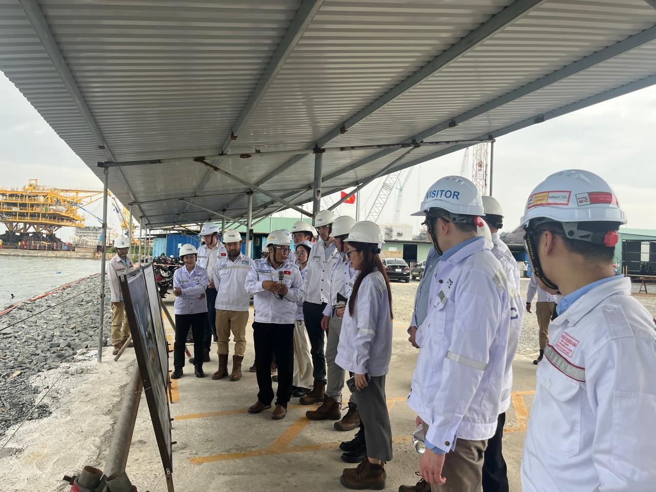 chuyến thăm thực địa tại cảng PTSC ở Vũng Tàu để tìm hiểu tiềm năng hạ tầng điện gió ngoài khơi của Việt Nam.