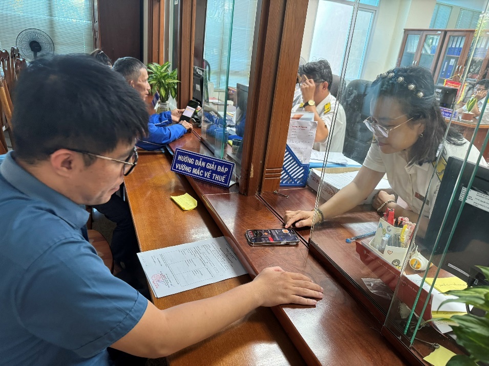 Việc chậm hoàn thuế GTGT khiến nhiều doanh nghiệp chịu áp lực lớn về dòng tiền trong các đợt cao điểm mùa vụ sản xuất - kinh doanh Việc chậm hoàn thuế GTGT khiến nhiều doanh nghiệp chịu áp lực lớn về dòng tiền trong các đợt cao điểm mùa vụ sản xuất - kinh doanh