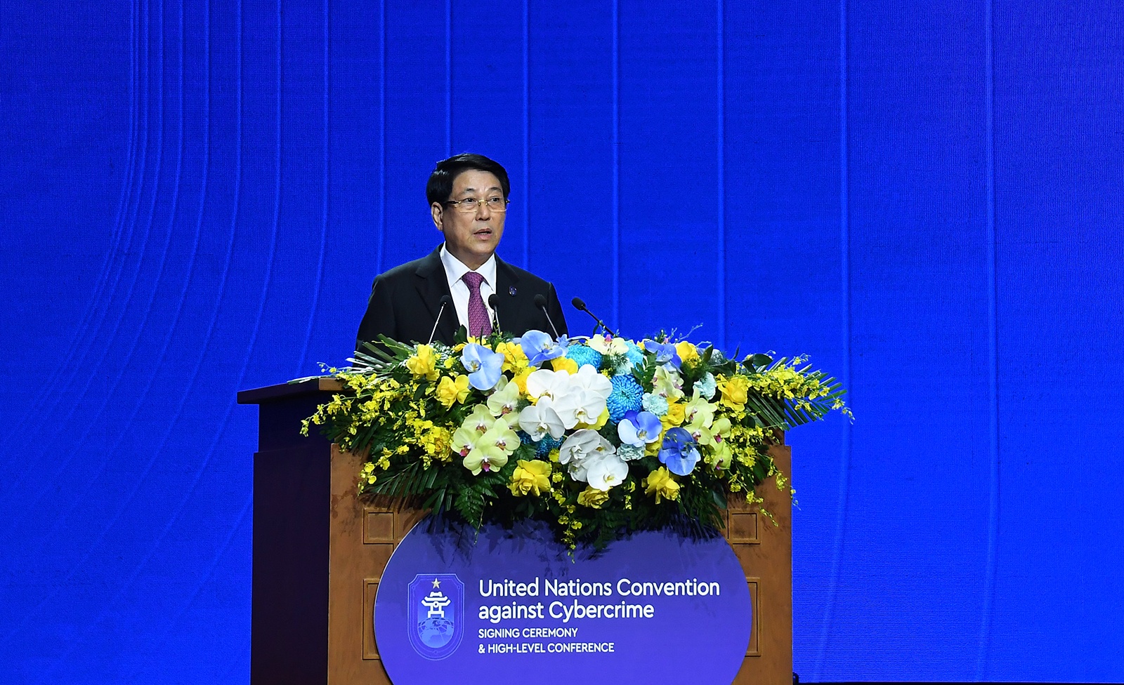 Chủ tịch nước Lương Cường nhiệt liệt chào mừng các đại biểu đến với Thủ đô Hà Nội - Thành phố vì Hòa bình, để tham dự Lễ mở ký Công ước Liên Hợp Quốc về chống tội phạm mạng - Ảnh VGP/Hải Minh