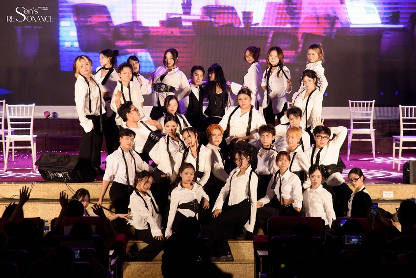 Đêm nhạc hội FPS 2025 gây ấn tượng với khán giả bởi sự hoành tráng và chỉn chu (Ảnh: FPS 2025 - Sen’s Resonance). Đêm nhạc hội FPS 2025 gây ấn tượng với khán giả bởi sự hoành tráng và chỉn chu (Ảnh: FPS 2025 - Sen’s Resonance).