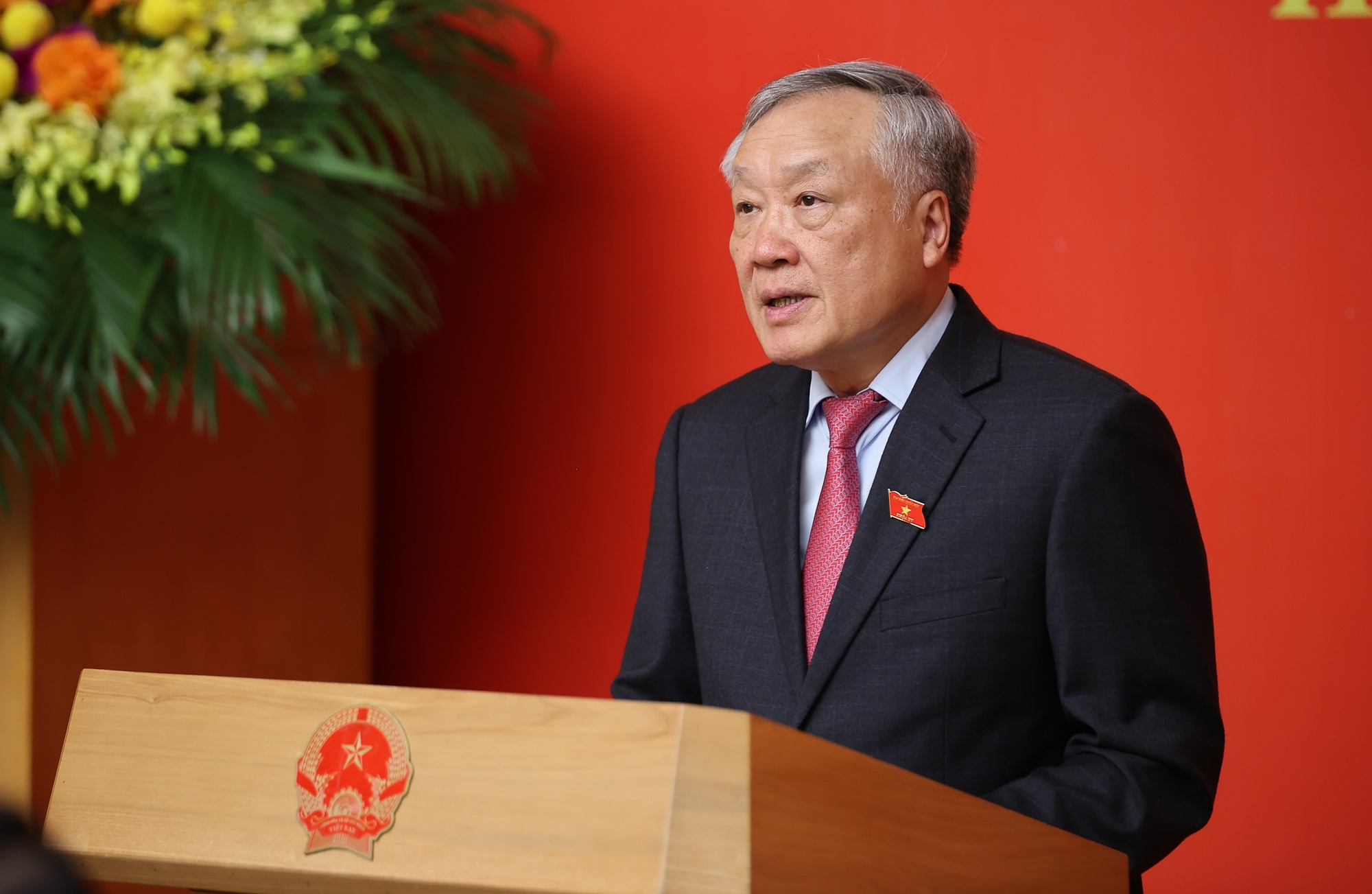 Phó Thủ tướng Thường trực Chính phủ Nguyễn Hòa Bình đã công bố và Thủ tướng Chính phủ Phạm Minh Chính đã trao các quyết định của Chủ tịch nước về việc bổ nhiệm nhân sự - Ảnh: VGP/Nhật Bắc Phó Thủ tướng Thường trực Chính phủ Nguyễn Hòa Bình đã công bố và Thủ tướng Chính phủ Phạm Minh Chính đã trao các quyết định của Chủ tịch nước về việc bổ nhiệm nhân sự - Ảnh: VGP/Nhật Bắc