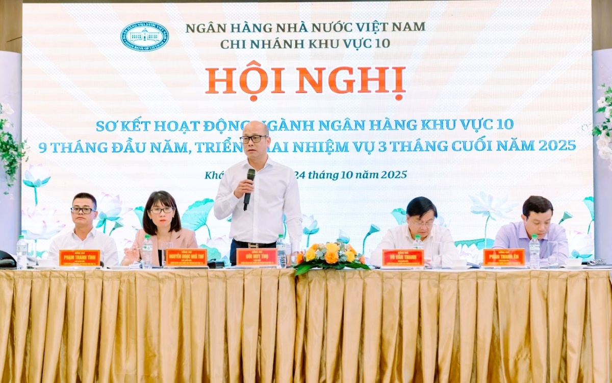 Ông Bùi Huy Thọ, Giám đốc NHNN Chi nhánh Khu vực 10 phát biểu tại hội nghị.