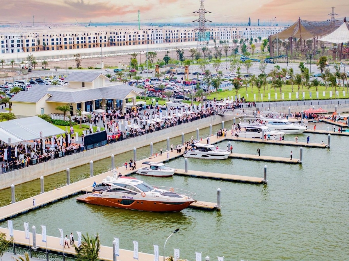 Bến du thuyền cao cấp tại Vinhomes Royal Island sẽ là điểm dừng chân không thể bỏ qua trong chuỗi trải nghiệm hoàng gia dành cho các golfer phía Bắc