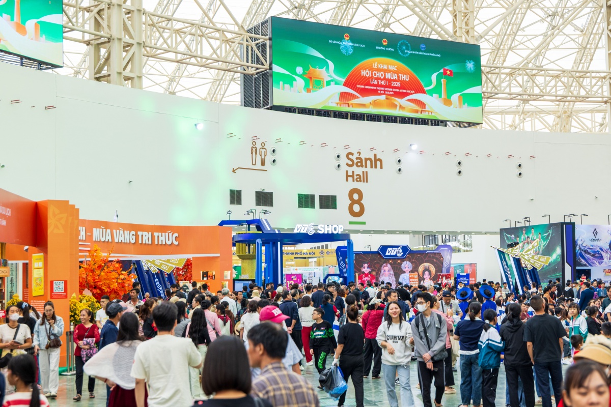 Dòng người như sóng tới Hội chợ Mùa Thu lần thứ nhất - năm 2025 Dòng người như sóng tới Hội chợ Mùa Thu lần thứ nhất - năm 2025