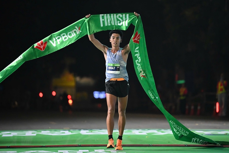 Cuối cùng Huỳnh Anh Khôi là người là người xuất sắc hơn để về nhất. Cuối cùng Huỳnh Anh Khôi là người là người xuất sắc hơn để về nhất.