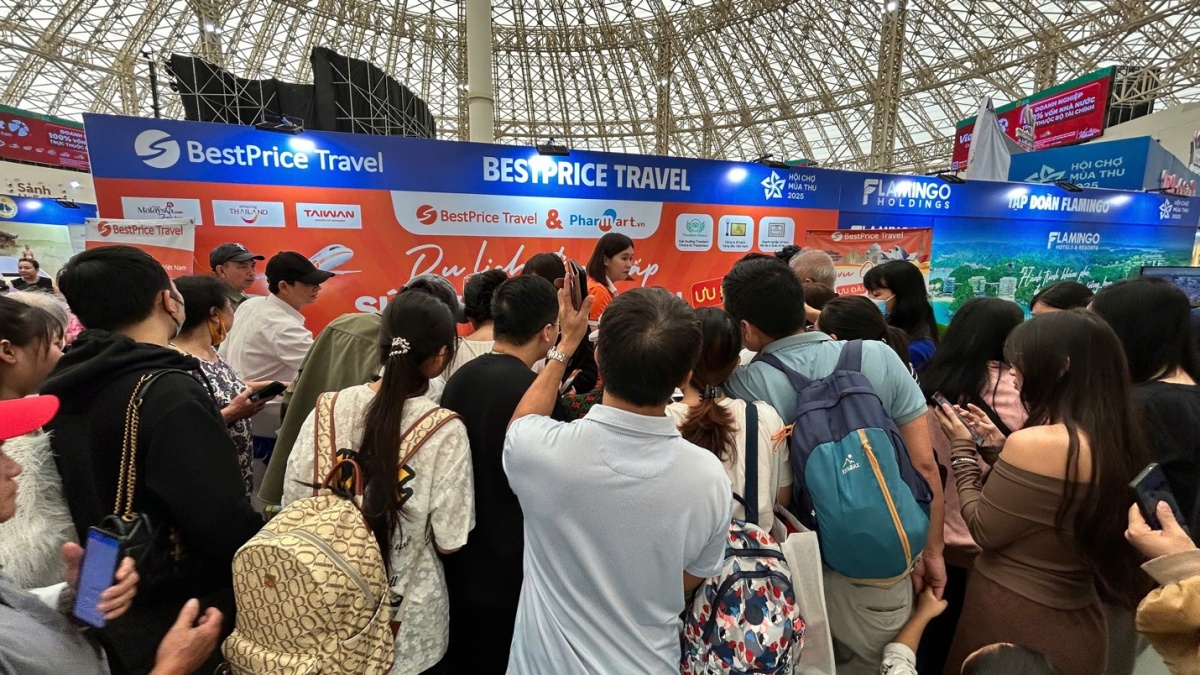 Săn tour ưu đãi tại Hội chợ Mùa Thu Săn tour ưu đãi tại Hội chợ Mùa Thu