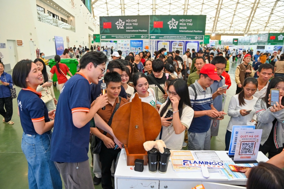 Săn tour ưu đãi tại Hội chợ Mùa Thu Săn tour ưu đãi tại Hội chợ Mùa Thu