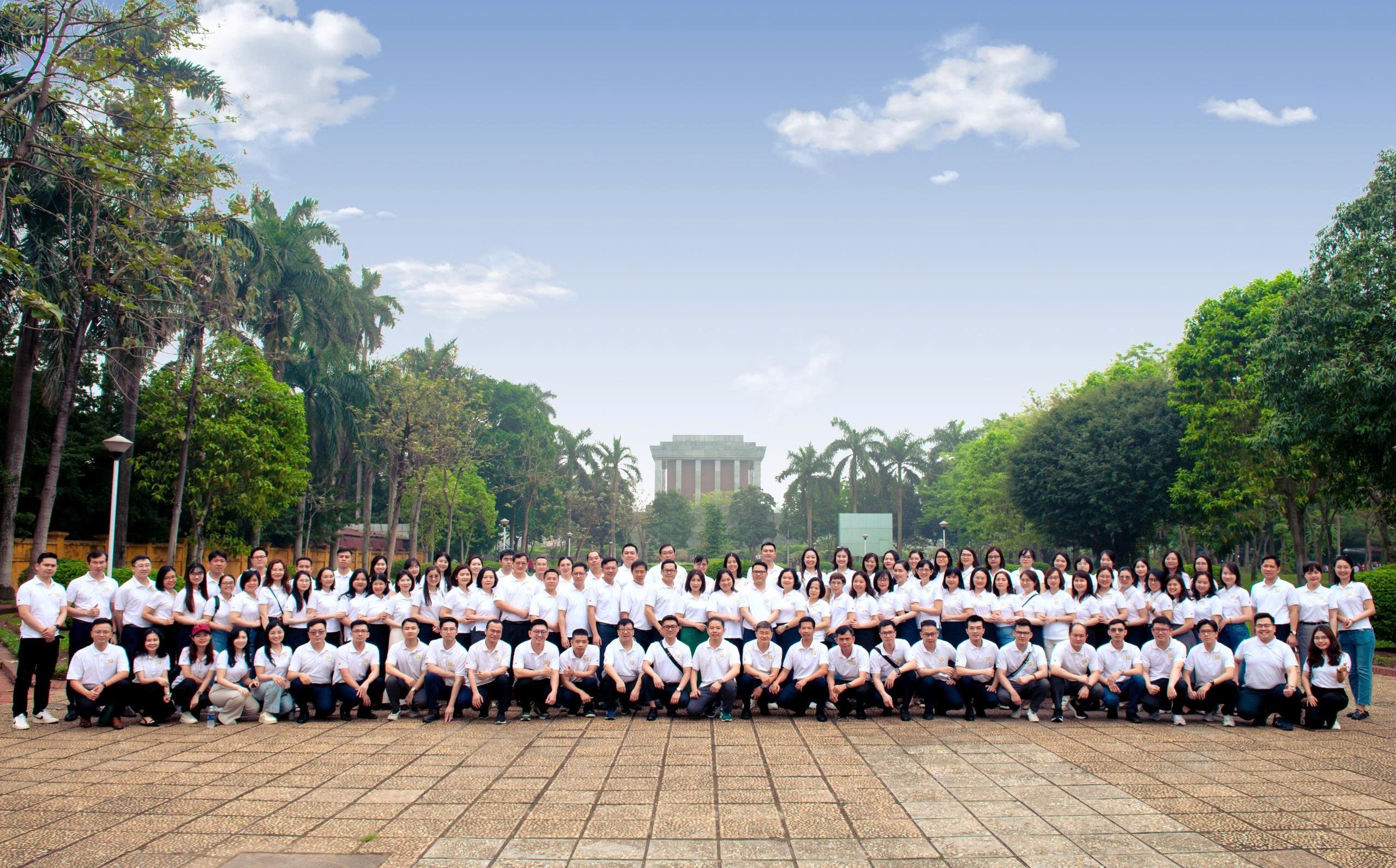 Thực hành tiết kiệm, chống lãng phí gắn với công tác xây dựng Đảng tại Vietcombank