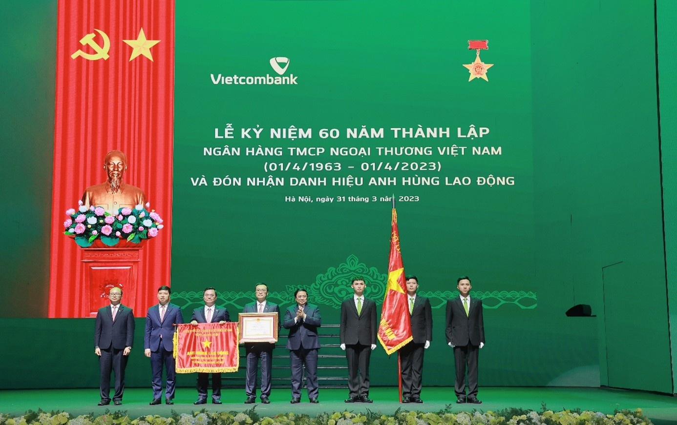 Thực hành tiết kiệm, chống lãng phí gắn với công tác xây dựng Đảng tại Vietcombank